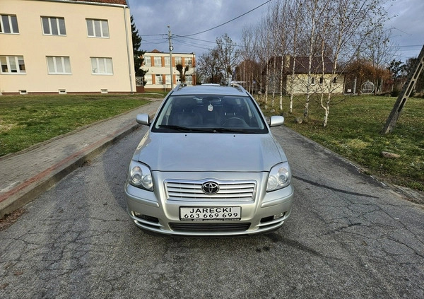 Toyota Avensis cena 9999 przebieg: 320000, rok produkcji 2005 z Łochów małe 106